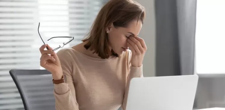 Conexión entre tensión crónica y problemas visuales